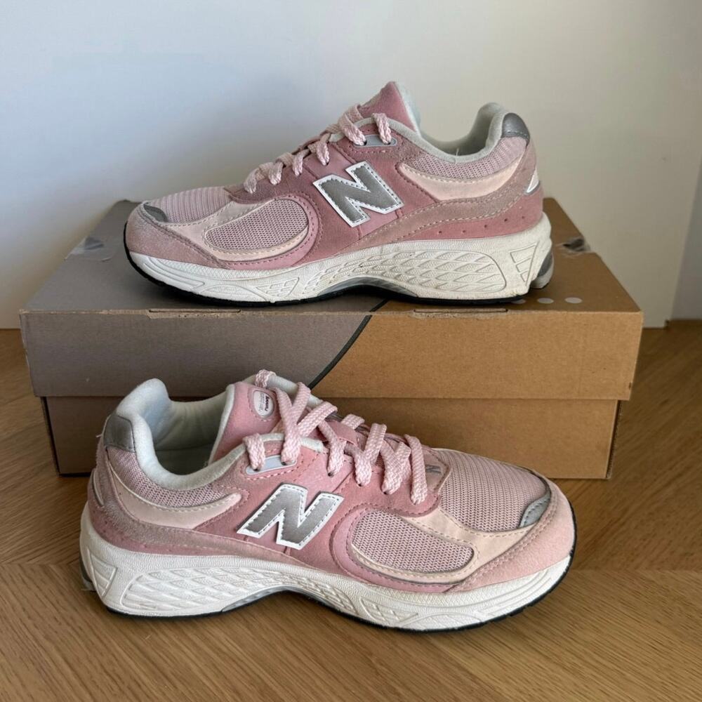 New Balance 2002 R ‘Pink Sand’ Kids Sneakers- SZ 4  Y - Picture 11 of 13